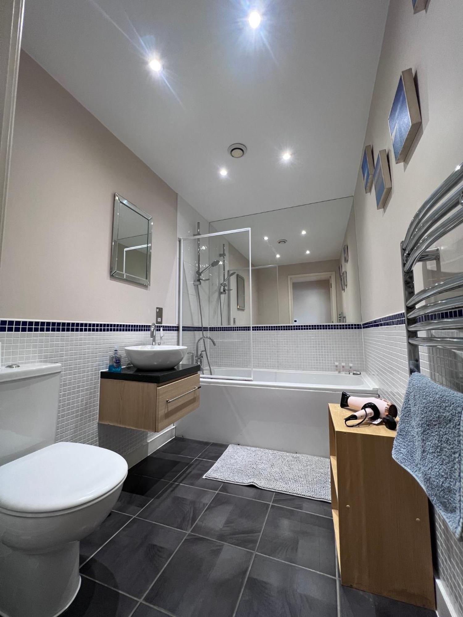 Great City Centre Getaway Apartment 2 Bed Near The Beach And Shopping Area スウォンジー エクステリア 写真