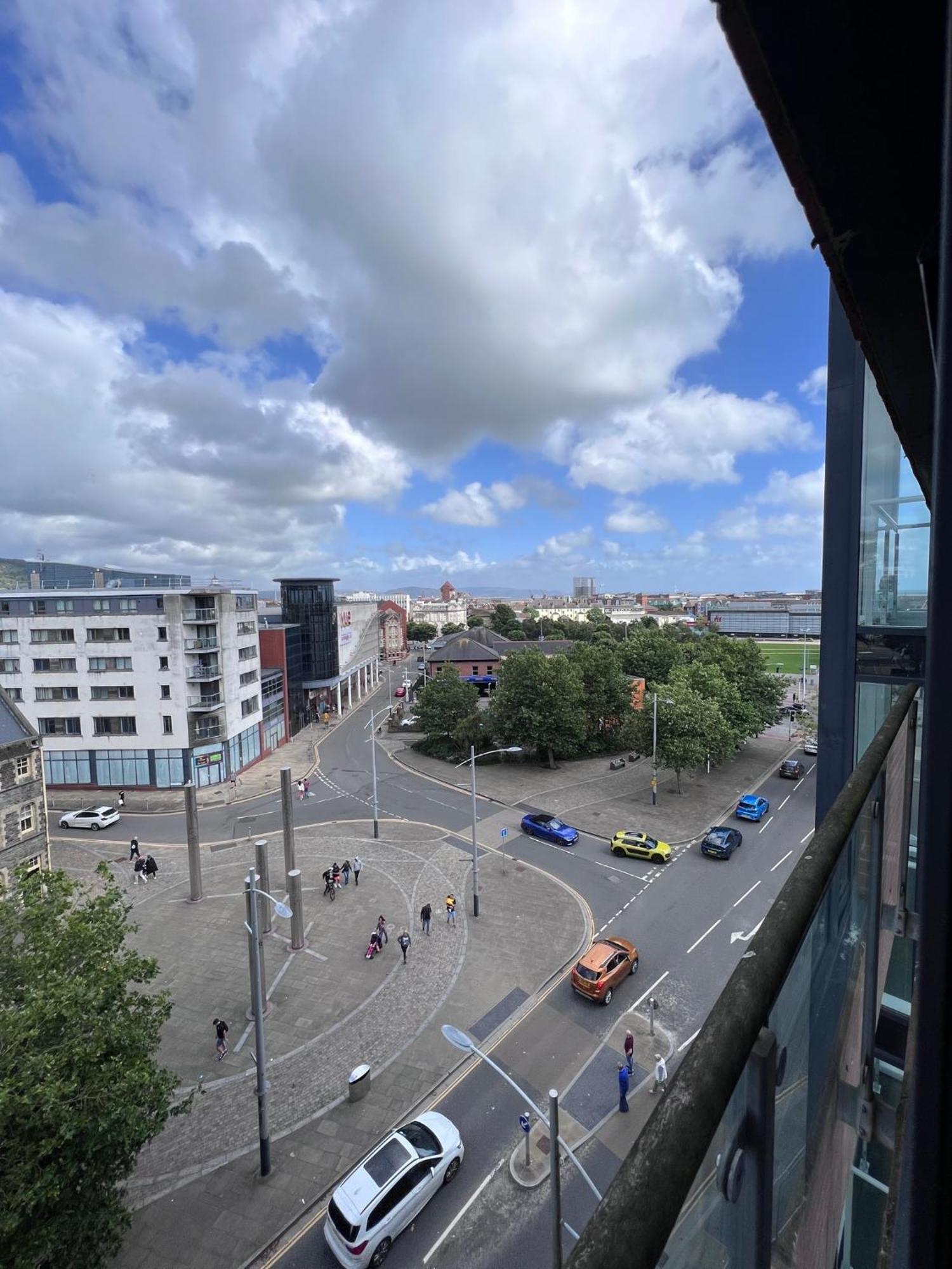 Great City Centre Getaway Apartment 2 Bed Near The Beach And Shopping Area スウォンジー エクステリア 写真