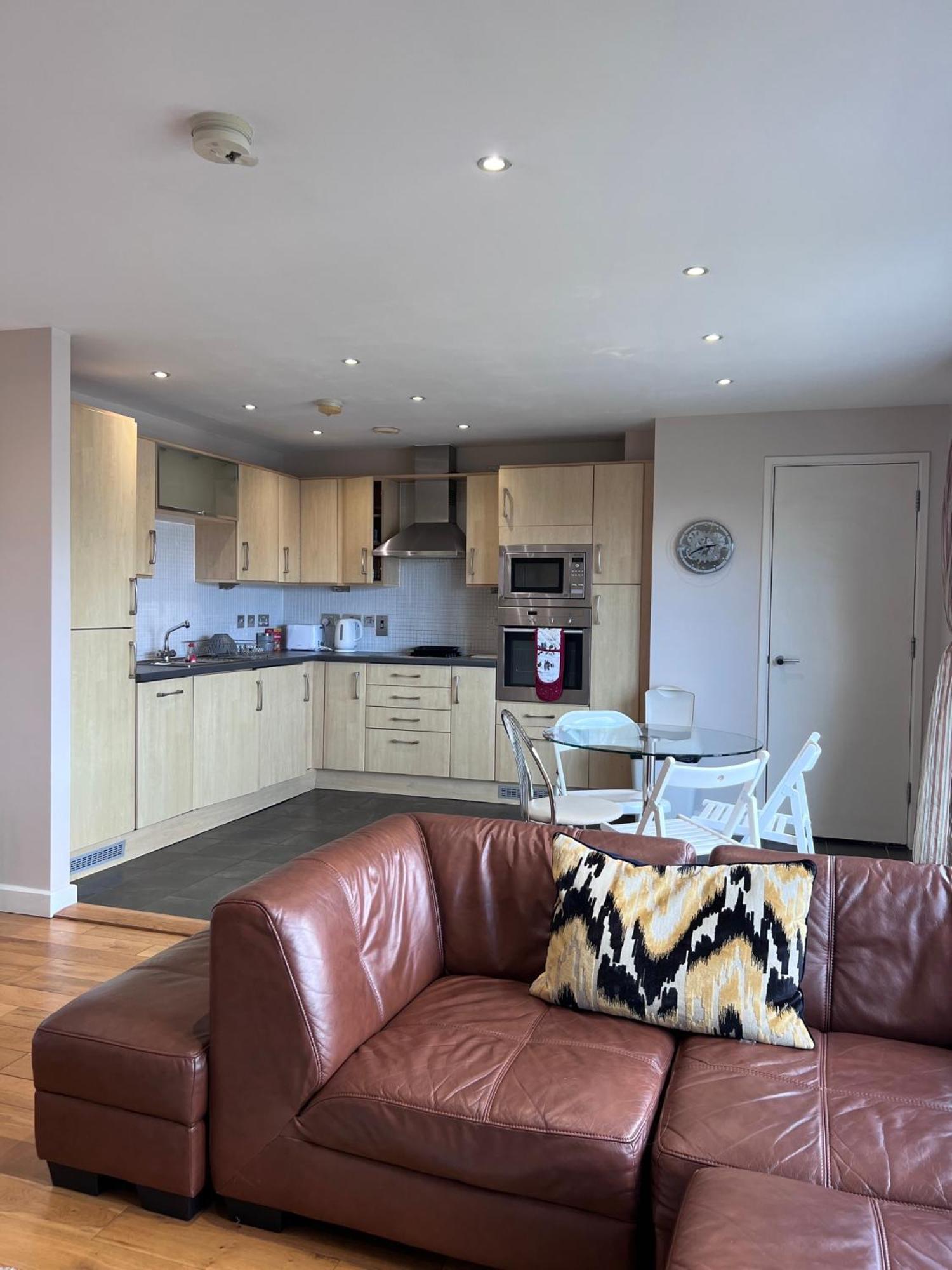 Great City Centre Getaway Apartment 2 Bed Near The Beach And Shopping Area スウォンジー エクステリア 写真