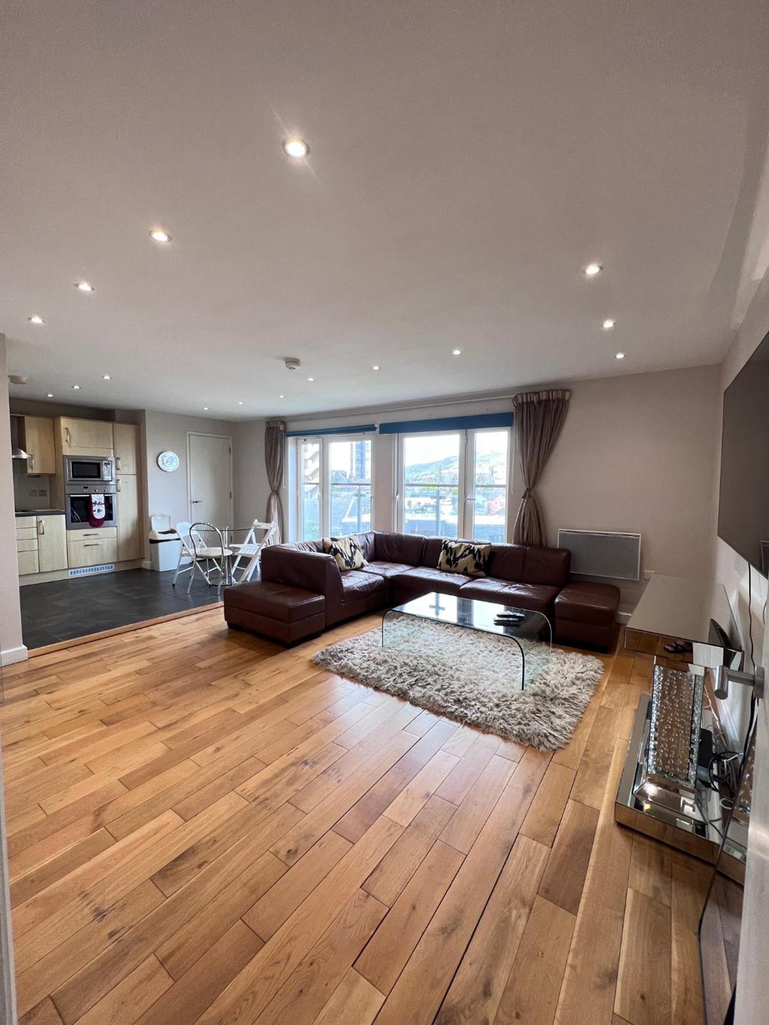 Great City Centre Getaway Apartment 2 Bed Near The Beach And Shopping Area スウォンジー エクステリア 写真