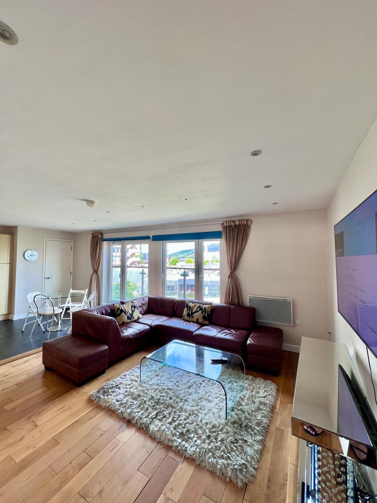 Great City Centre Getaway Apartment 2 Bed Near The Beach And Shopping Area スウォンジー エクステリア 写真