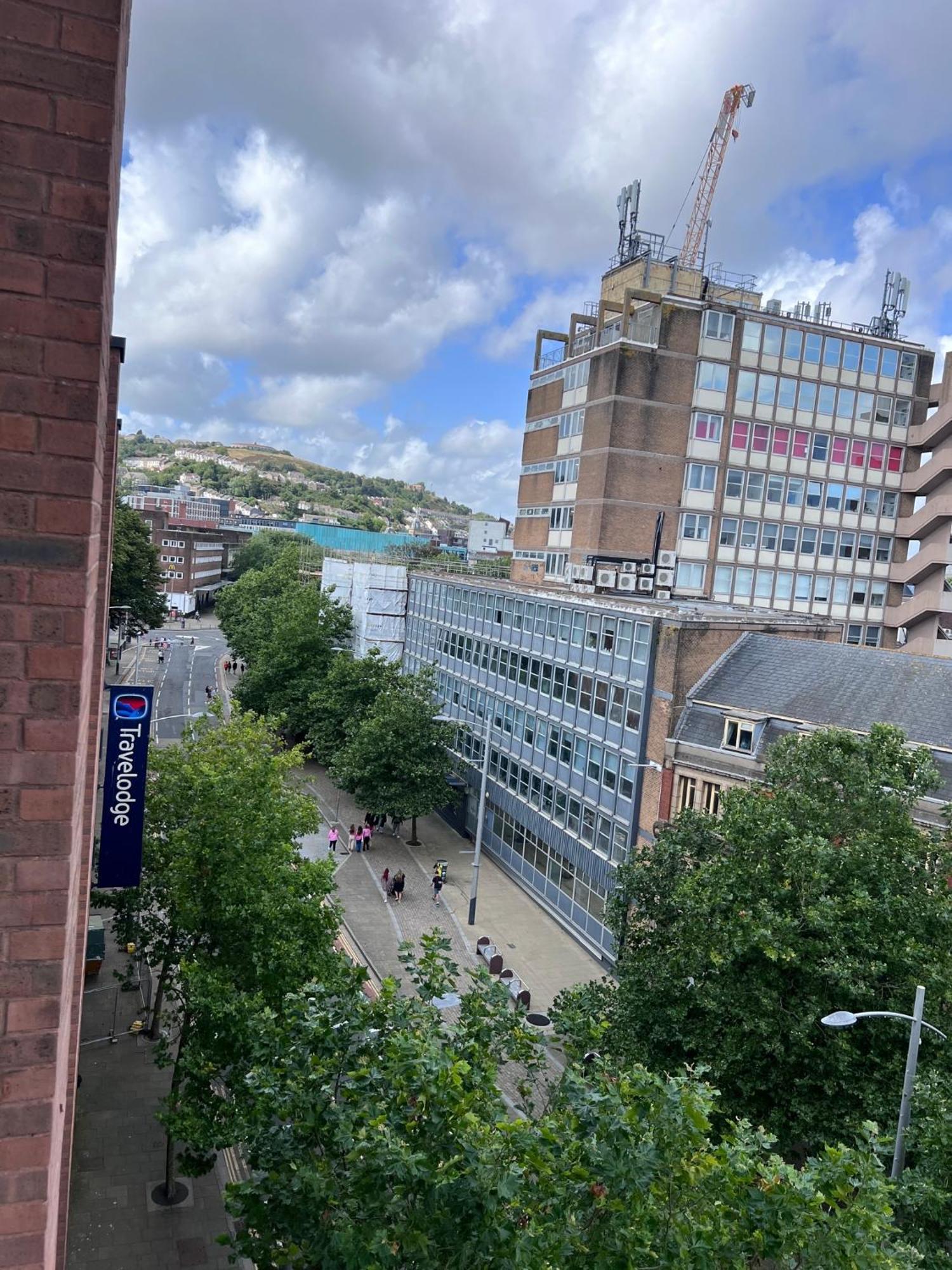 Great City Centre Getaway Apartment 2 Bed Near The Beach And Shopping Area スウォンジー エクステリア 写真